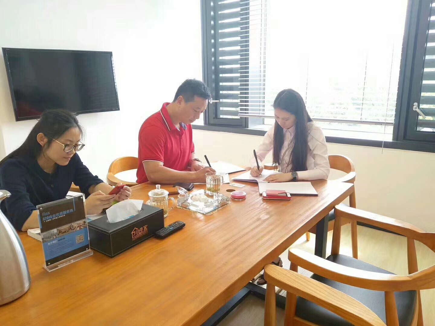 熱烈祝賀余總簽約創(chuàng)綠家海南省市級代理！