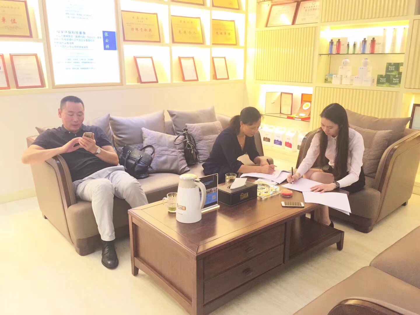 熱烈祝賀荊總簽約創(chuàng)綠家上海市區(qū)級代理！