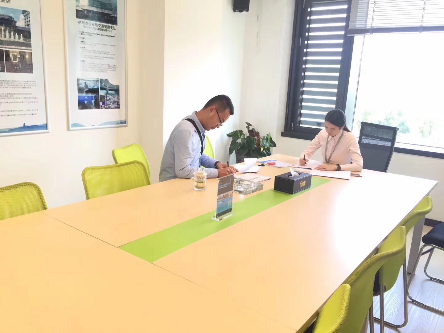 熱烈祝賀趙總簽約創(chuàng)綠家成都市區(qū)級(jí)代理！