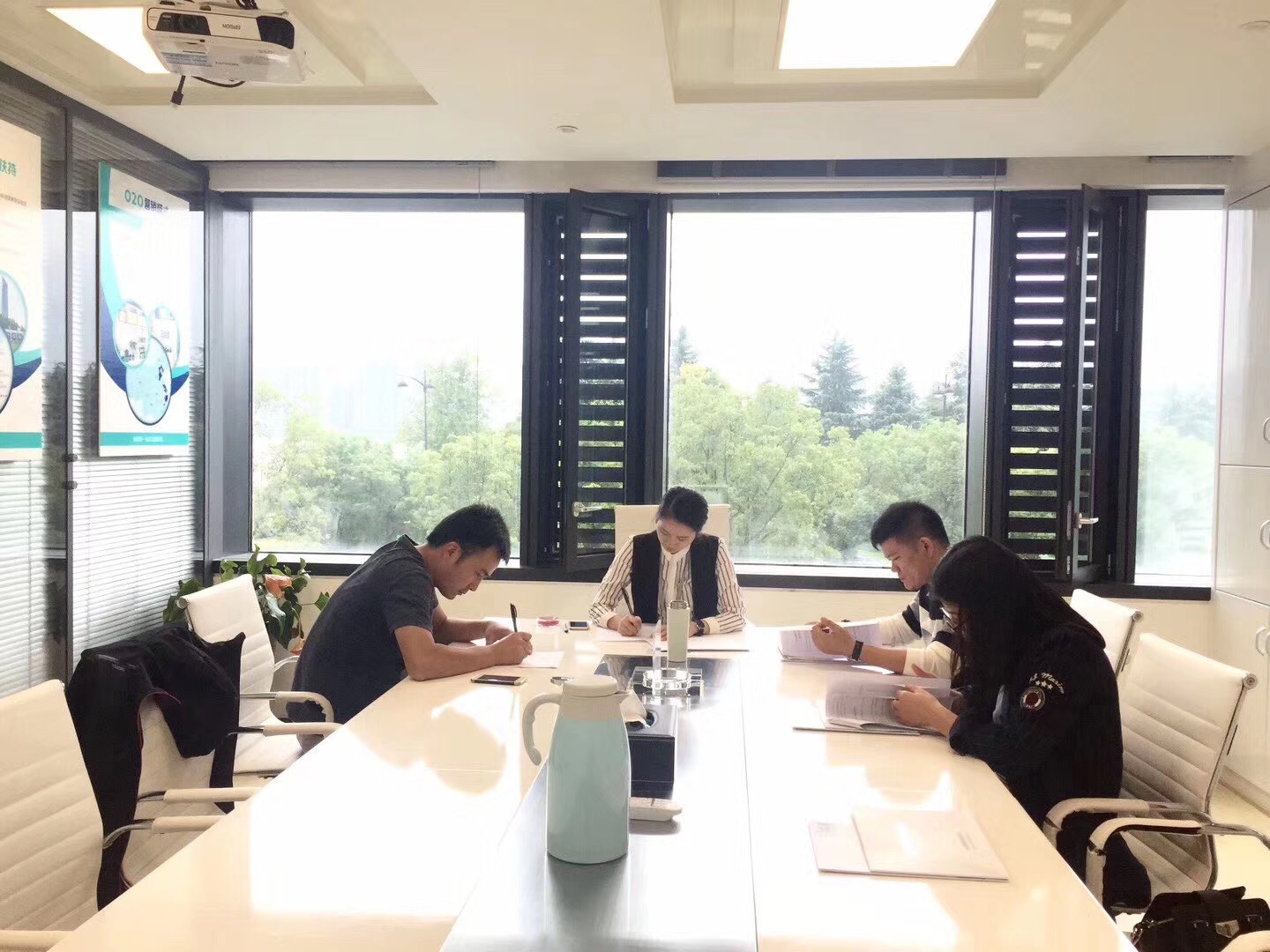 熱烈祝賀余總簽約創(chuàng)綠家江蘇省縣級(jí)市代理！