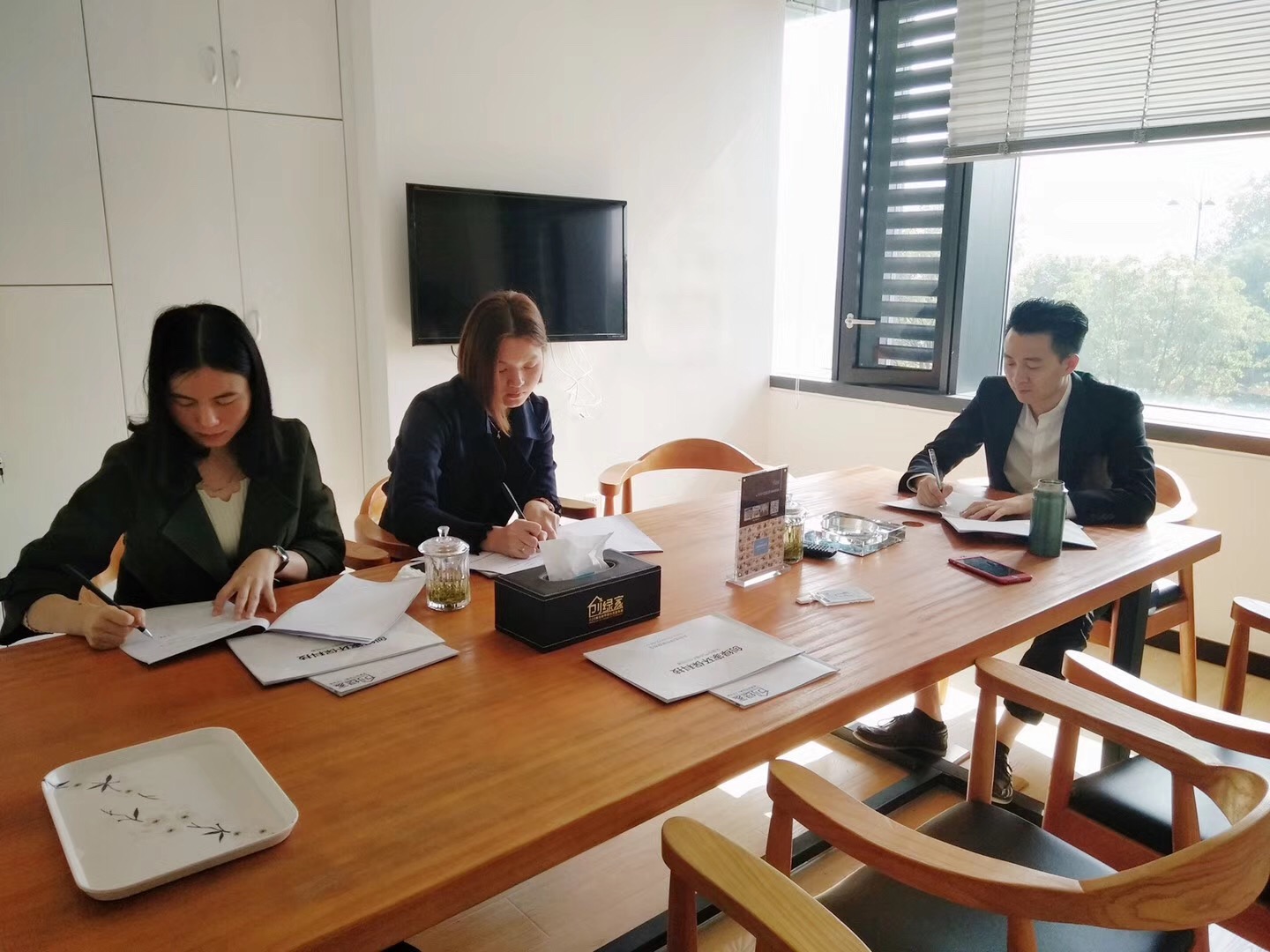 熱烈祝賀楊總、潘總簽約創(chuàng)綠家茂名市區(qū)級(jí)代理！