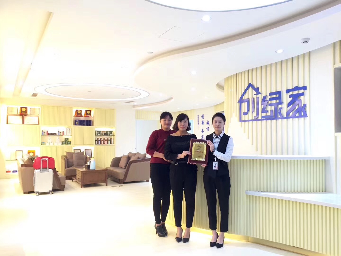 熱烈祝賀梁總簽約創(chuàng)綠家貴州省縣級市代理！