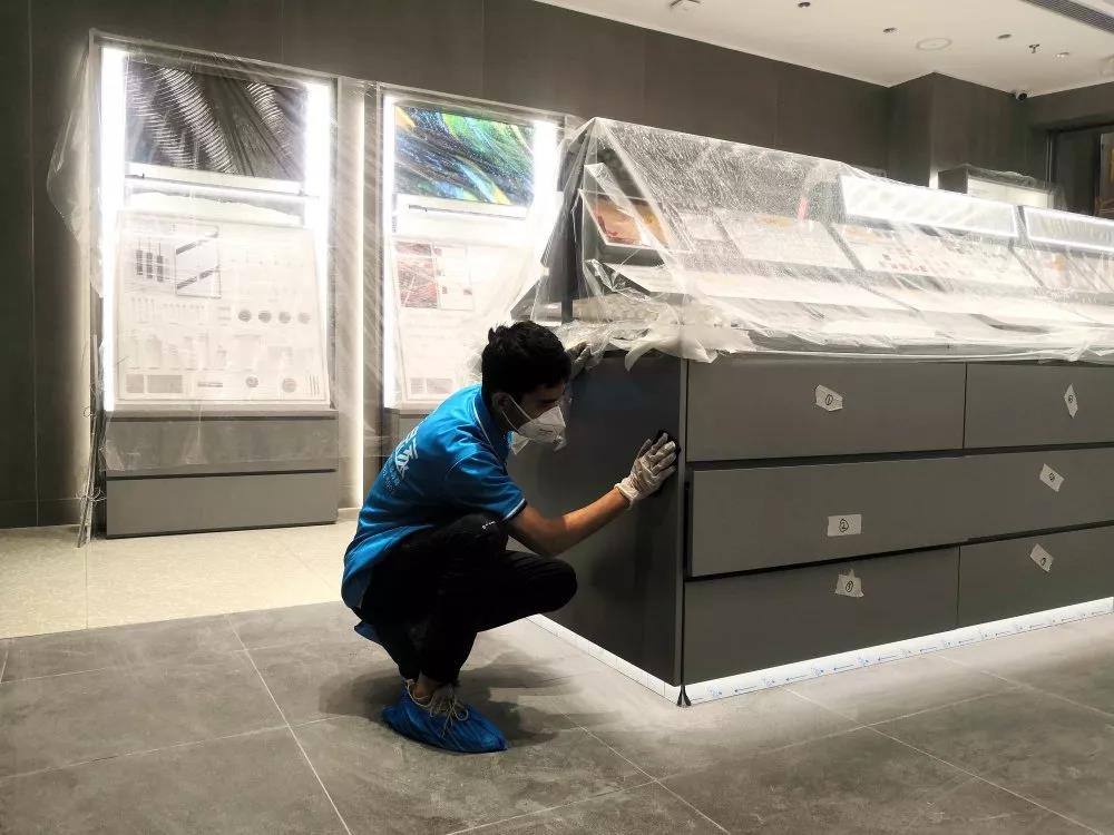 完美日記是一個(gè)國(guó)產(chǎn)大眾美妝品牌，價(jià)格良心堪稱(chēng)國(guó)貨之光，也深受年輕人喜愛(ài)。