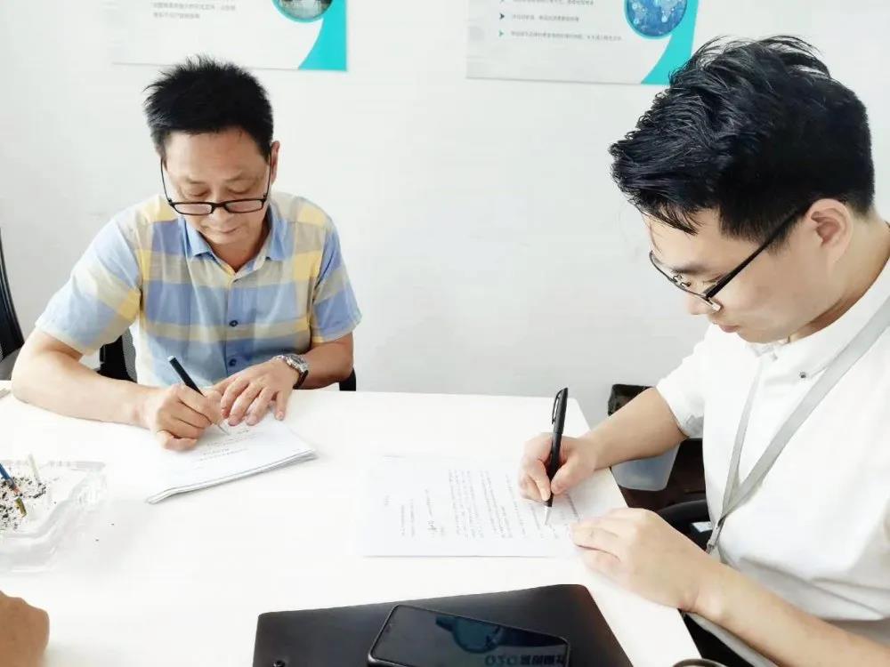 熱烈祝賀潘總、鄭總簽約創(chuàng)綠家江蘇省南京市區(qū)級代理！